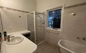 Lincoln Cottage Motor Inn